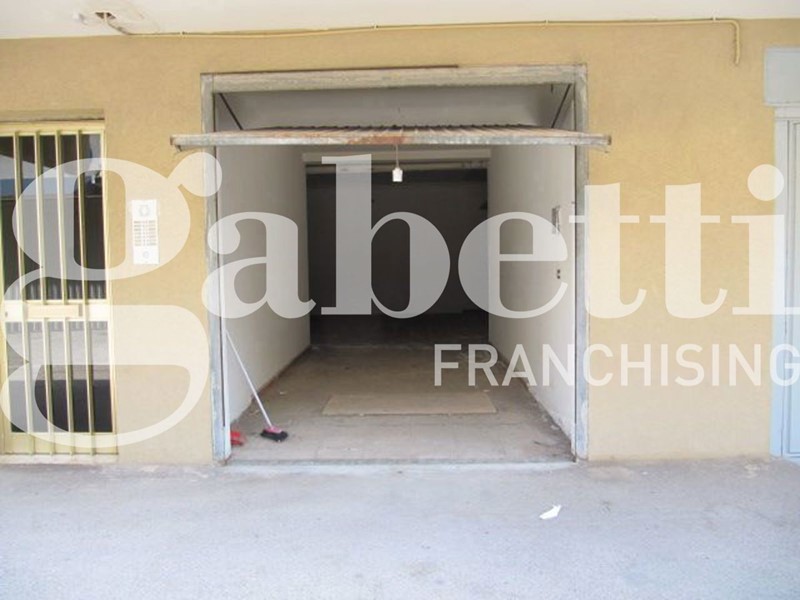 Box in Vendita a Brindisi, 78'000&euro;, 147 m²