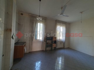 Quadrilocale in Vendita a Bari, 130'000€, 90 m²