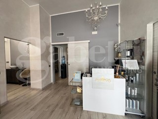 Negozio in Vendita a Lecco, 90'000€, 63 m²