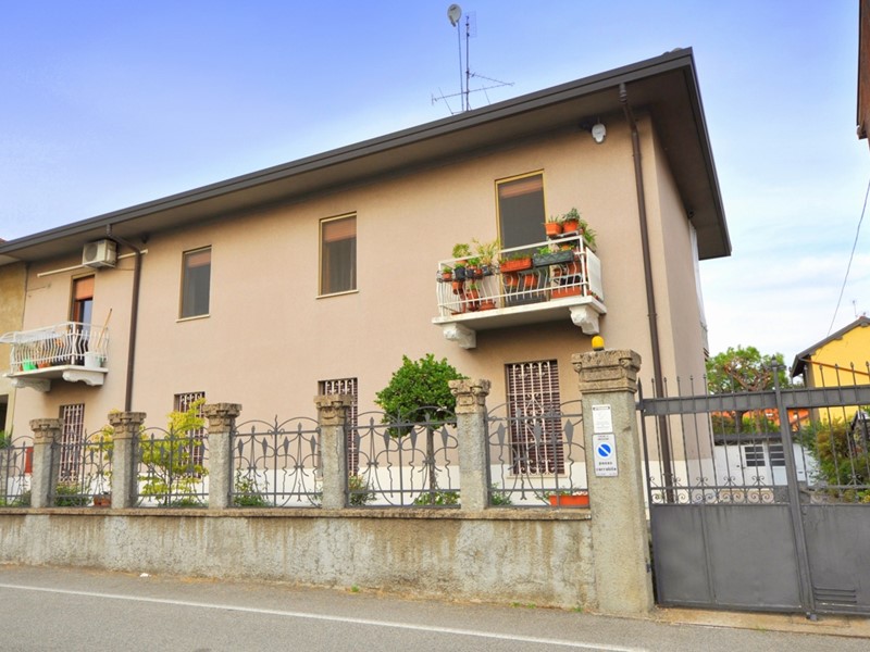 Casa Indipendente in Vendita a Inveruno, 179'000&euro;, 135 m², con Box