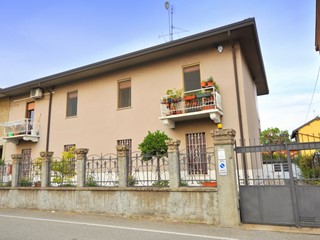 Casa Indipendente in Vendita a Inveruno, 179'000&euro;, 135 m², con Box