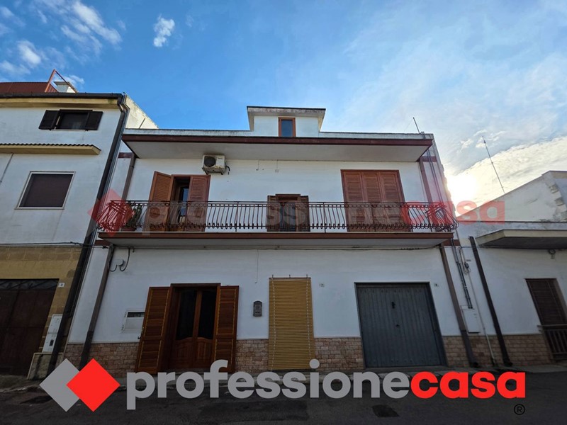 Quadrilocale in Vendita a Faggiano, 109'000&euro;, 160 m²