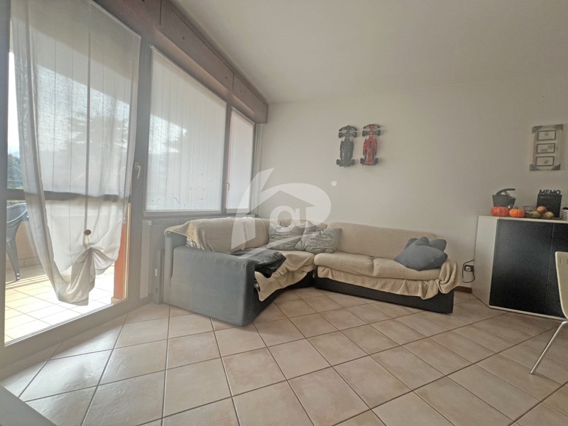 Bilocale in Vendita a Laveno Mombello, zona Laveno, 150'000&euro;, 60 m², arredato, con Box
