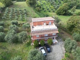 Casa Indipendente in Vendita a Civitella San Paolo, 349'000€, 448 m²