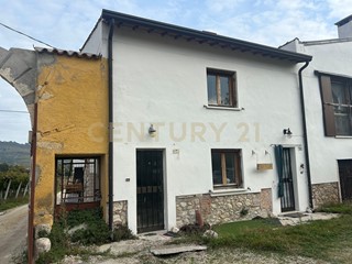 Casa Indipendente in Affitto a Lavagno, 750€, 100 m², arredato, con Box