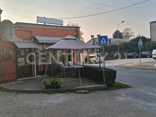 Immobile commerciale in Vendita a Oppeano, 330'000€, 359 m²