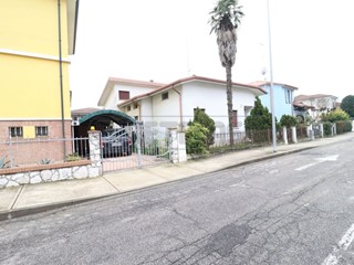 Casa Indipendente in Vendita a Sermide e Felonica, 109'000&euro;, 186 m²