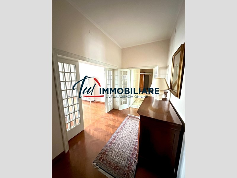 Appartamento in Vendita a Livorno, zona Calzabigi - Mameli, 395'000€, 150 m²