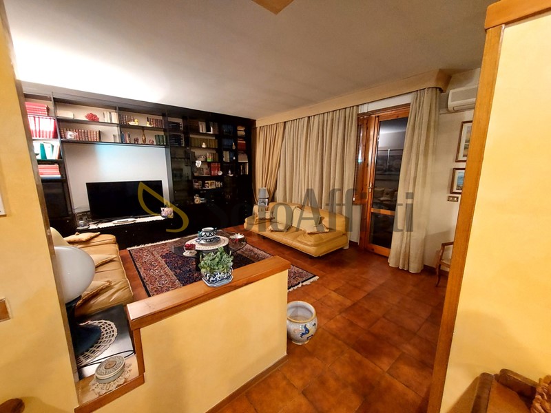 Appartamento in Affitto a Calenzano, zona Settimello, 1'500&euro;, 150 m², arredato