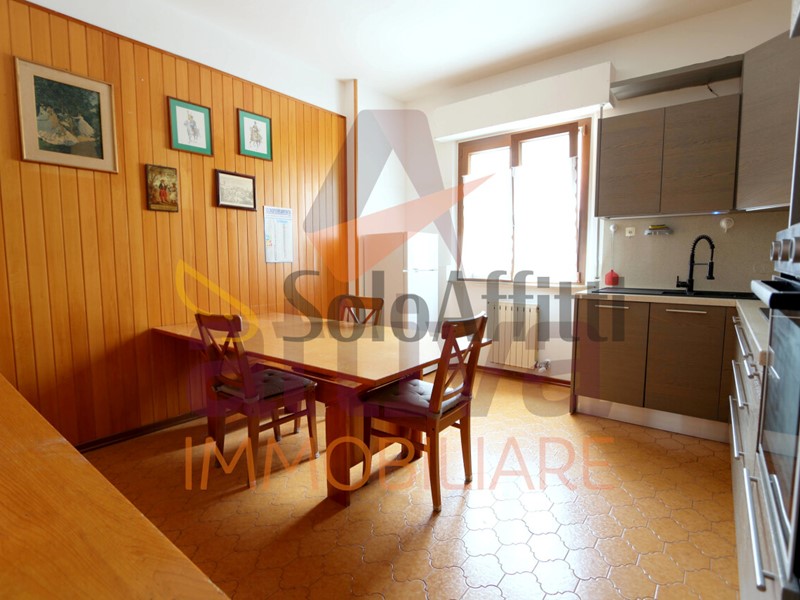 Appartamento in Affitto a Recanati, 700€, 125 m²