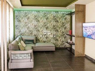 Bilocale in Vendita a Desenzano del Garda, 290'000&euro;, 65 m², arredato, con Box