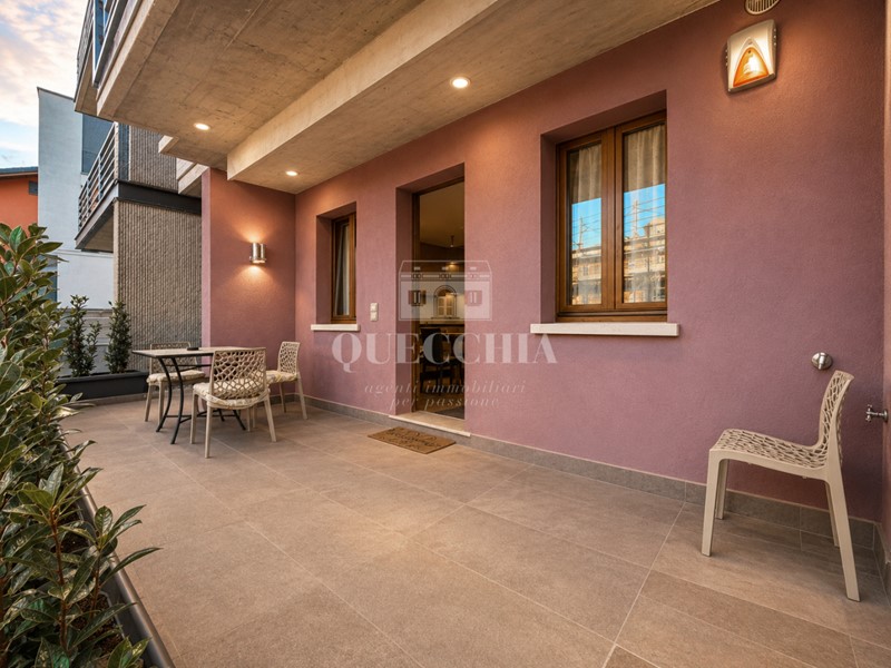 Bilocale in Vendita a Desenzano del Garda, 290'000&euro;, 65 m², arredato, con Box