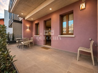 Bilocale in Vendita a Desenzano del Garda, 290'000&euro;, 65 m², arredato, con Box