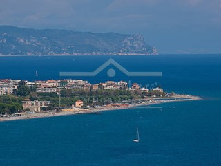 Quadrilocale in Vendita a Albenga, 220'000€, 57 m²