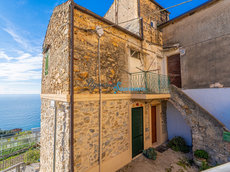 Casa Semi Indipendente in Vendita a Ospedaletti, 215'000&euro;, 90 m²