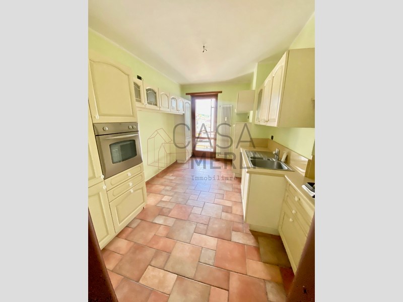 Quadrilocale in Affitto a Aosta, zona Centro storico, 800&euro;, 100 m², con Box