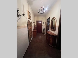 Trilocale in Vendita a Rivoli, 130'000&euro;, 89 m², con Box