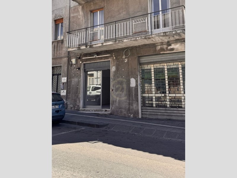 Immobile commerciale in Vendita a Belpasso, zona Borrello, 130'000€, 100 m²