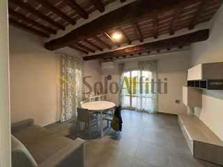 Trilocale in Affitto a Modena, 1'100€, 65 m², arredato