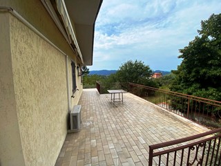 Casa Indipendente in Vendita a Sarzana, zona Bradia, 420'000&euro;, 200 m²