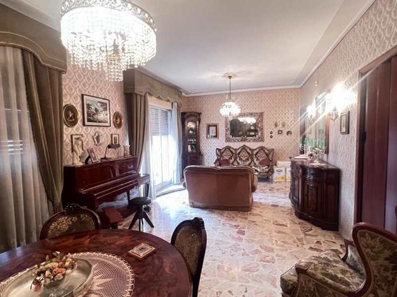 Appartamento in Vendita a Catania, 140'000€, 145 m²