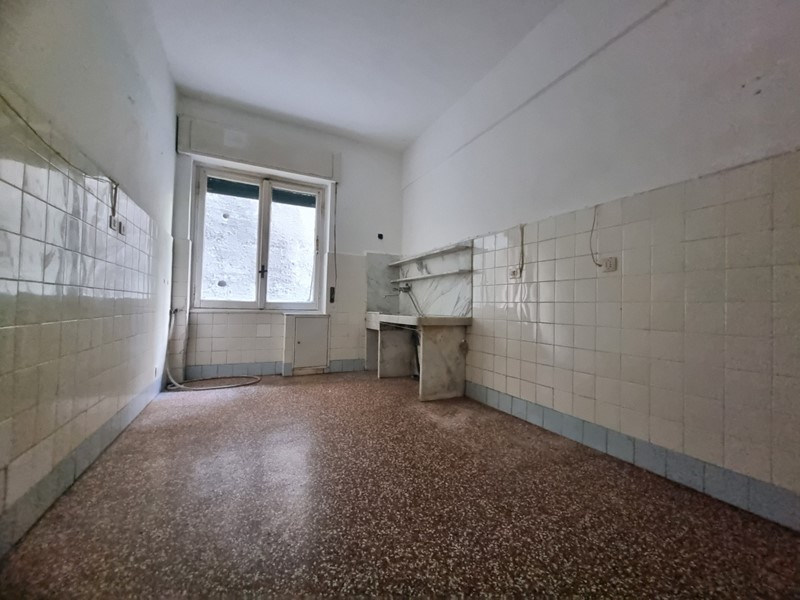 Appartamento in Vendita a Genova, zona Marassi, 58'000€, 69 m²