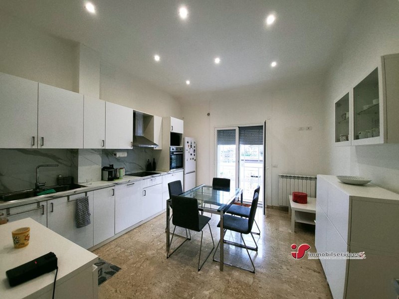 Bilocale in Affitto a Palermo, 850€, 90 m²