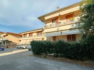 Appartamento in Vendita a Massa, 250'000€, 136 m², con Box