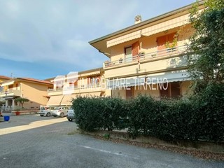 Appartamento in Vendita a Massa, 250'000&euro;, 136 m², con Box