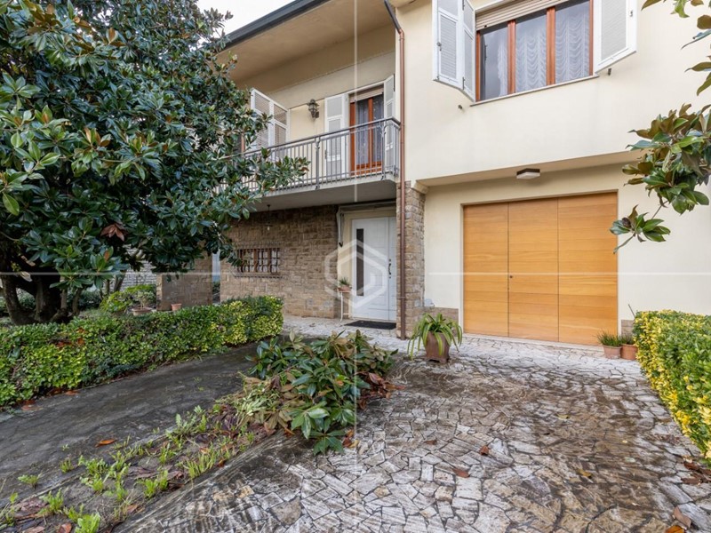 Villa in Vendita a Fucecchio, zona San Pierino, 379'000&euro;, 200 m², con Box