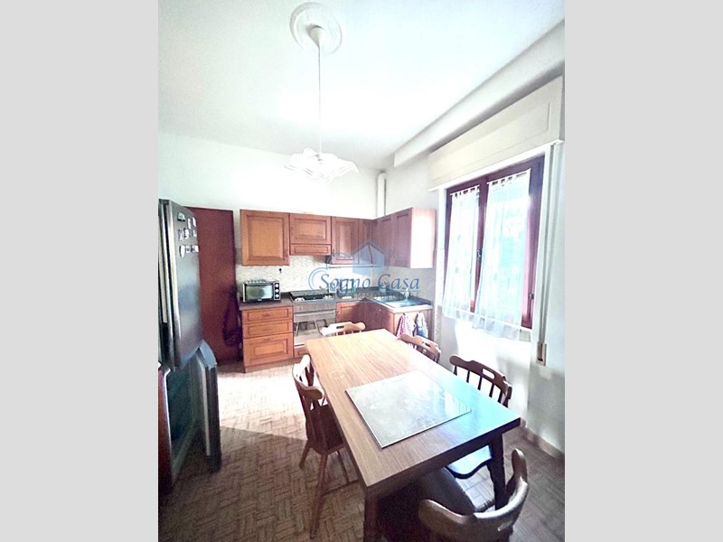 Villa in Vendita a Luni, zona Casano, 230'000€, 145 m²