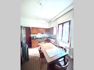 Villa in Vendita a Luni, zona Casano, 230'000€, 145 m²