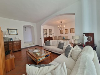 Villa bifamiliare in Vendita a Carrara, zona Sant'Antonio, 370'000&euro;, 130 m², arredato, con Box
