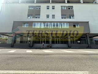 Negozio in Vendita a Cantù, 250'000&euro;, 350 m²