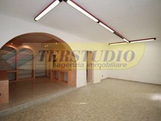 Ufficio in Affitto a Pontida, 500€, 40 m²