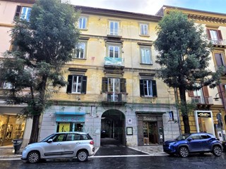 Appartamento in Vendita a Caserta, 390'000€, 240 m²