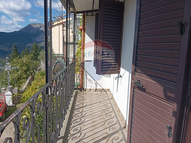 Casa Indipendente in Vendita a Bagni di Lucca, 79'000&euro;, 236 m²