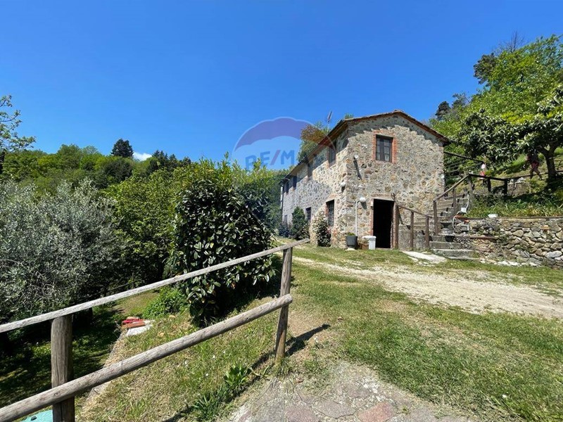 Attività commerciale in Vendita a Pescaglia, 800'000&euro;, 394 m²