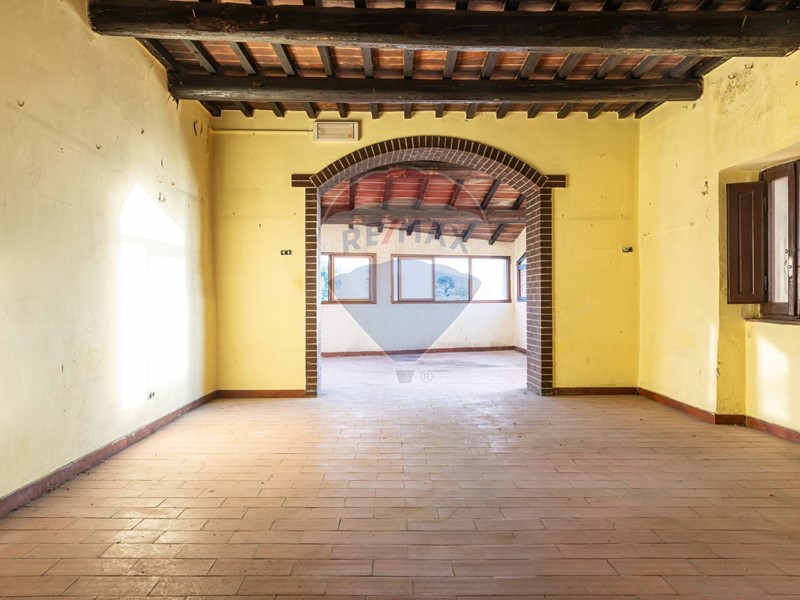 Appartamento in Vendita a Serravalle Pistoiese, 149'000€, 374 m²