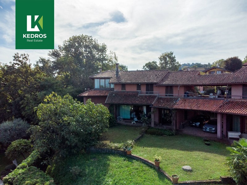 Casa Semi Indipendente in Vendita a Bodio Lomnago, 400'000&euro;, 368 m²