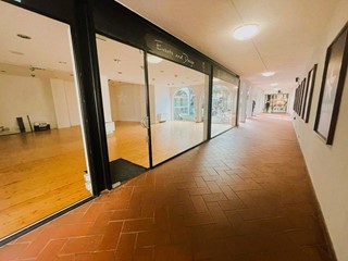 Immobile commerciale in Affitto a Luino, 1'800€, 170 m²