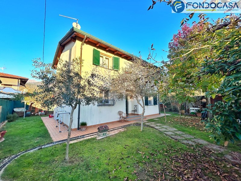 Villa in Vendita a Montignoso, 560'000€, 120 m²
