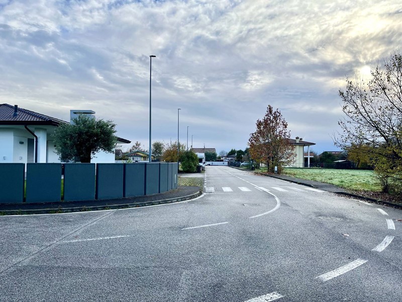 Terreno edificabile in Vendita a Roveredo in Piano, 100'000&euro;, 872 m²