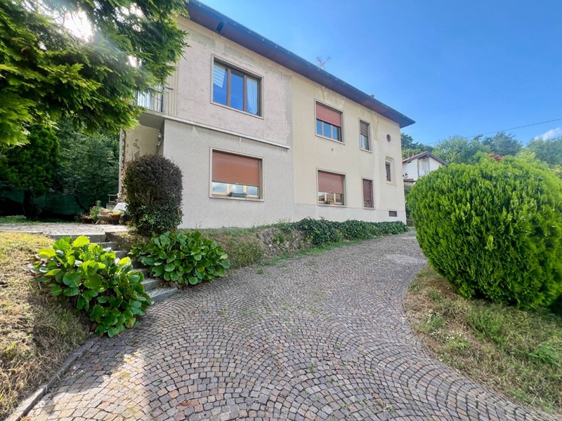 Villetta a schiera in Vendita a Varese, 450'000&euro;, 280 m²