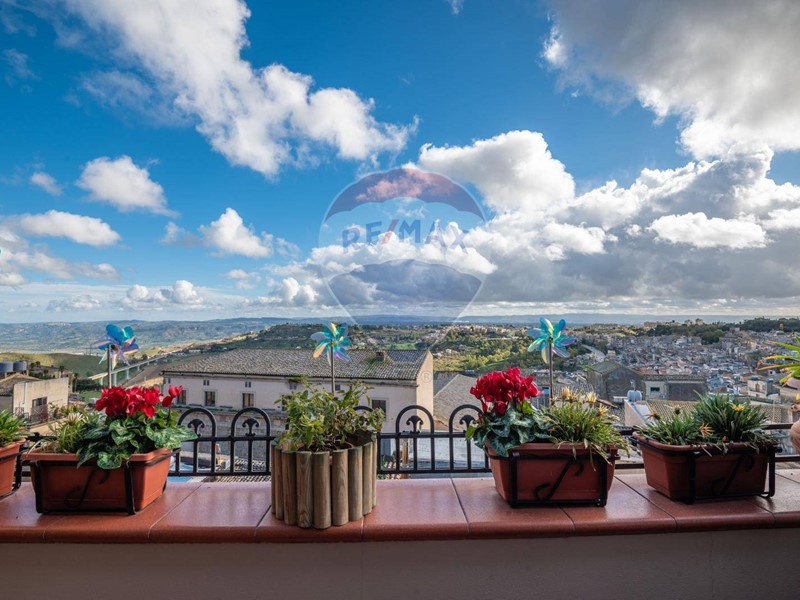 Appartamento in Vendita a Caltagirone, 110'000&euro;, 110 m²