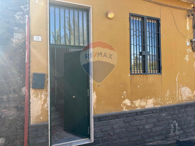 Quadrilocale in Vendita a Camporotondo Etneo, 105'000€, 96 m²