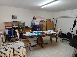 Immobile commerciale in Vendita a Sant'Agata li Battiati, 280'000&euro;, 521 m²