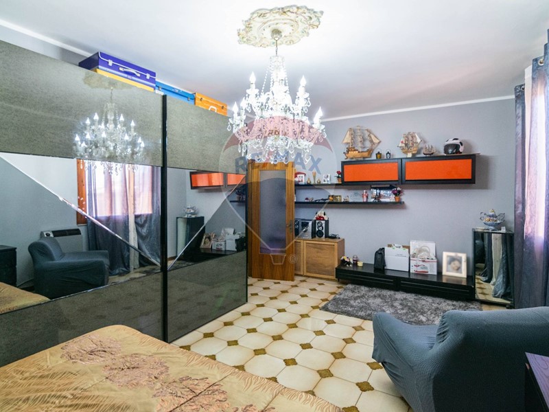 Appartamento in Vendita a Aci Sant'Antonio, 90'000€, 101 m²