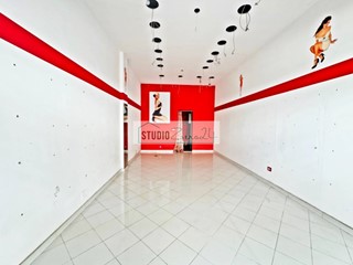 Immobile commerciale in Vendita a Massa, 89'000&euro;, 102 m²