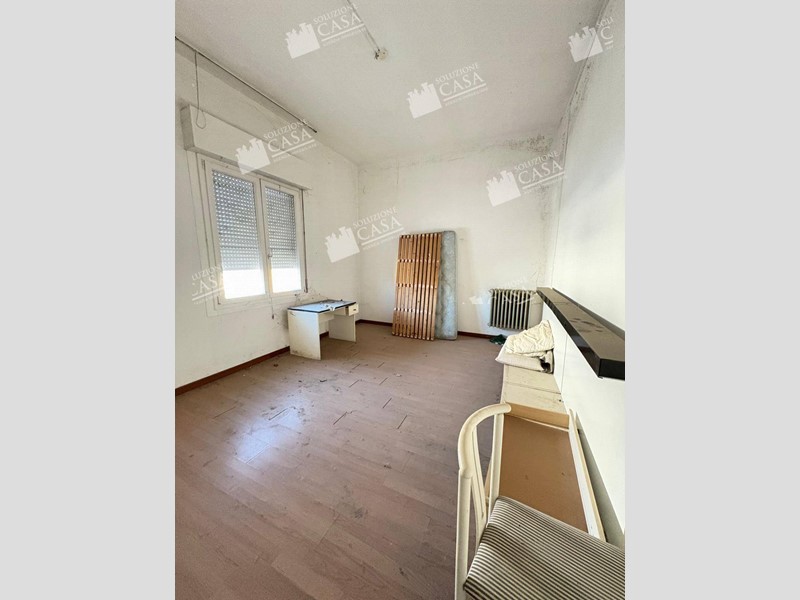 Trilocale in Vendita a Cento, 300 m²